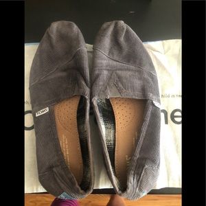 Women’s Gray Toms size 8
